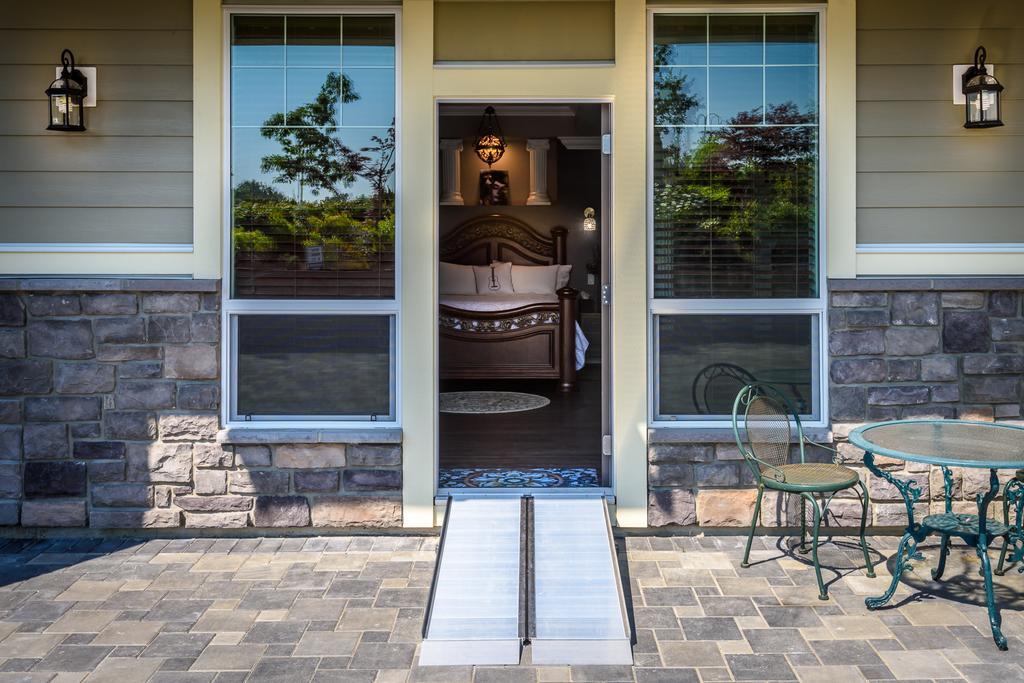 Brookside Inn Boutique Hotel Abbotsford Buitenkant foto