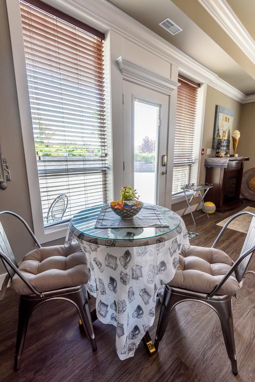 Brookside Inn Boutique Hotel Abbotsford Buitenkant foto